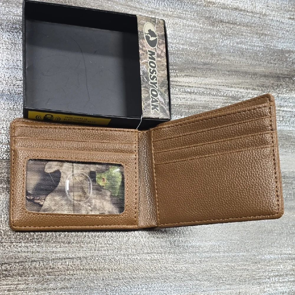 Mossy Oak Brown Bi‑Fold Wallet – Pebble Leather‑Like Texture